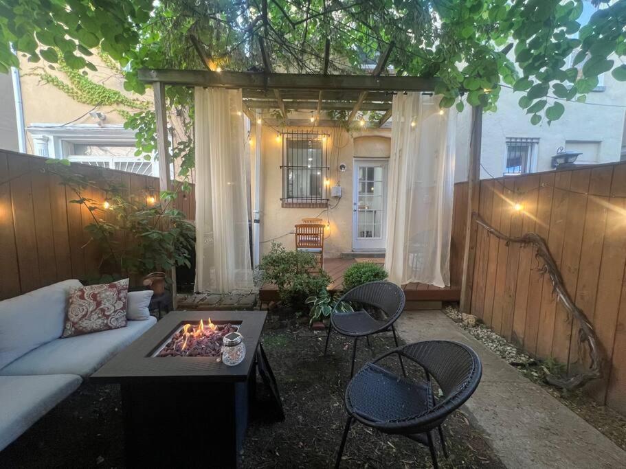3-Bedroom House With Cute Patio Explore Dc On Foot Вашингтон Екстериор снимка