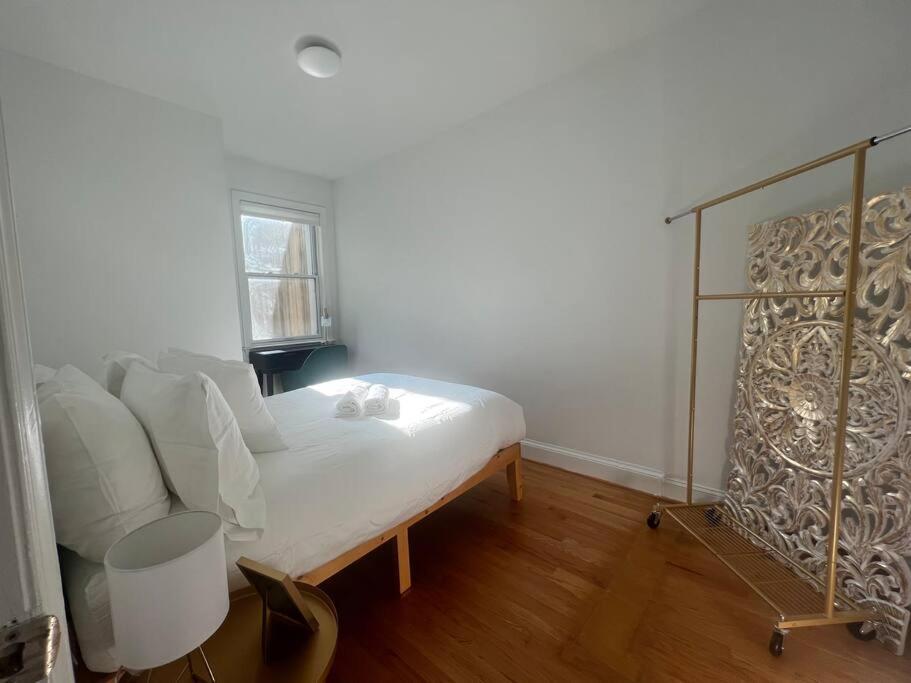 3-Bedroom House With Cute Patio Explore Dc On Foot Вашингтон Екстериор снимка