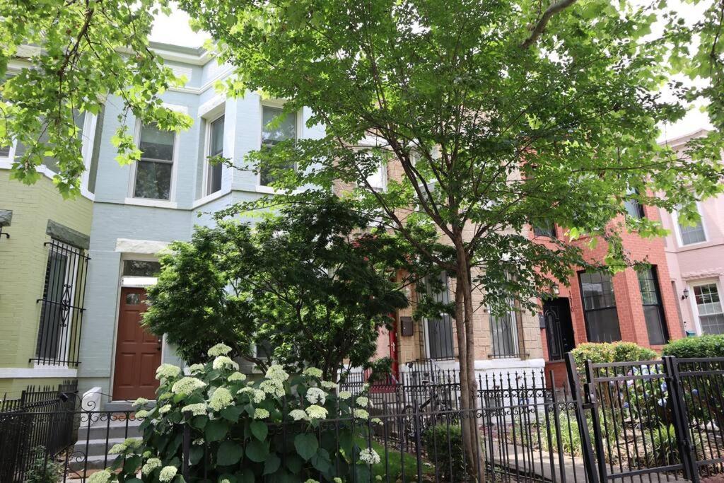 3-Bedroom House With Cute Patio Explore Dc On Foot Вашингтон Екстериор снимка
