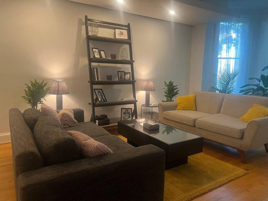 3-Bedroom House With Cute Patio Explore Dc On Foot Вашингтон Екстериор снимка