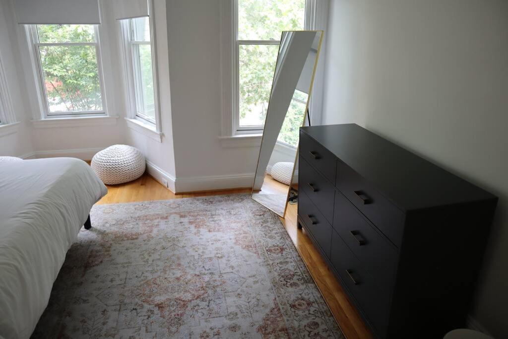 3-Bedroom House With Cute Patio Explore Dc On Foot Вашингтон Екстериор снимка
