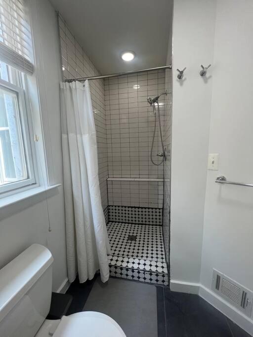 3-Bedroom House With Cute Patio Explore Dc On Foot Вашингтон Екстериор снимка